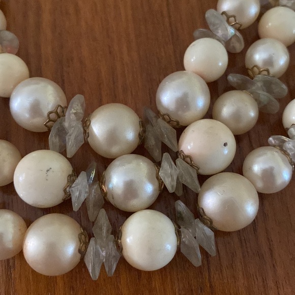 VTG Triple Strand Pearl/Crystal Necklace - Picture 6 of 10